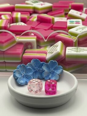 Mahjong Dice Dish with Blue Hydrangeas - Home Games